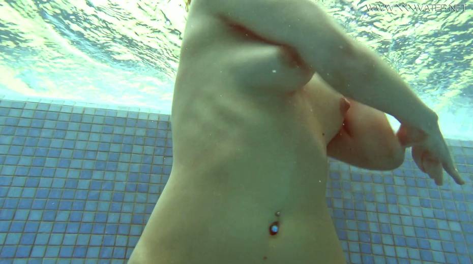 Russian swimmer Lina Mercury gets naked and shows striptease under the water - 16. pic