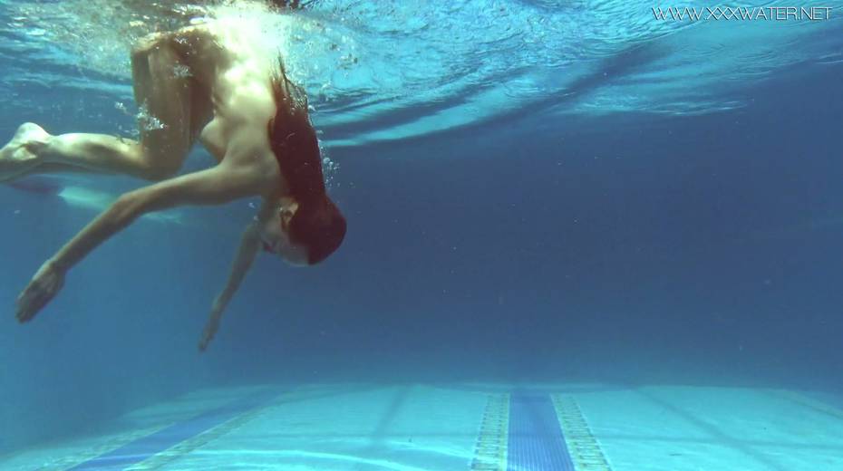 Russian swimmer Lina Mercury gets naked and shows striptease under the water - 23. pic
