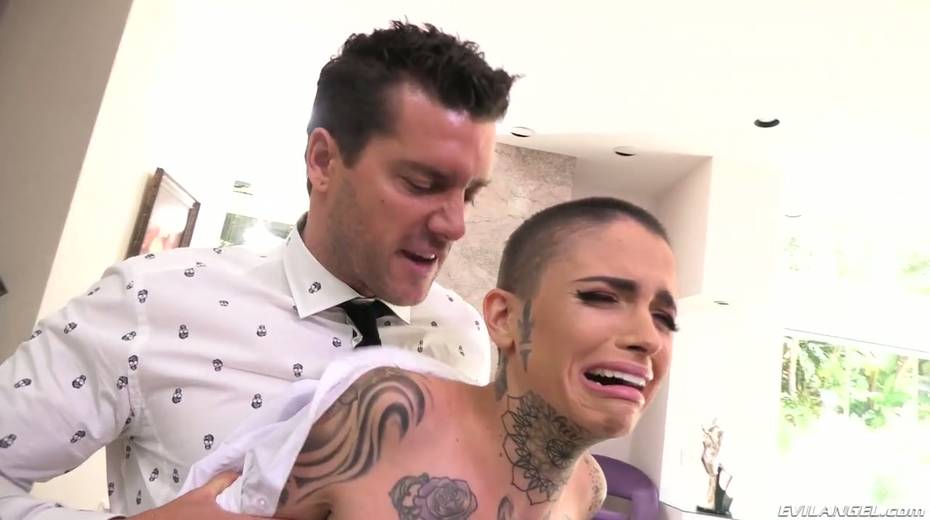 Bald headed bitch Riley Nixon and her boyfriend fuck one nasty chick - 6. pic