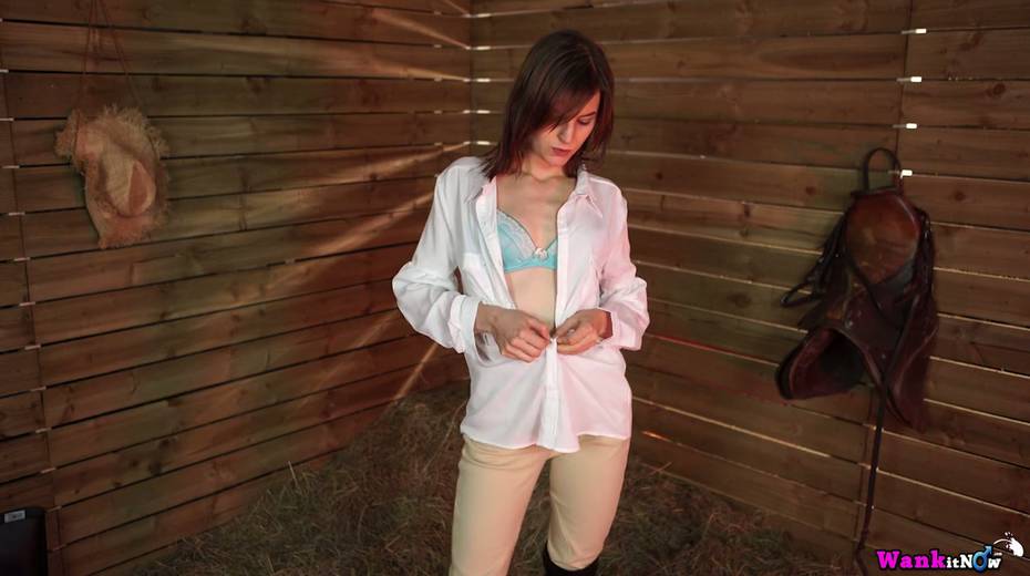 Country chick April O shows her pussy and hard perky nipples - 14. pic