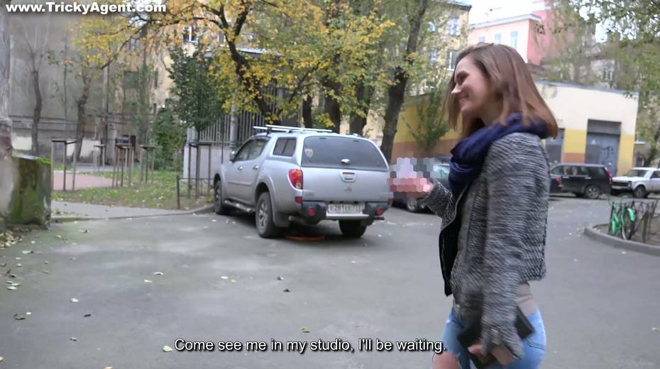 Russian amateur chick Sofy Torn does her best in casting XXX video - 5. pic