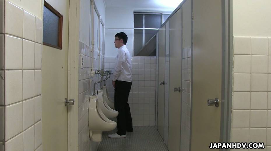 Filthy Japanese student Sayaka Aishiro gives a blowjob and tugjob in the toilet - 2. pic