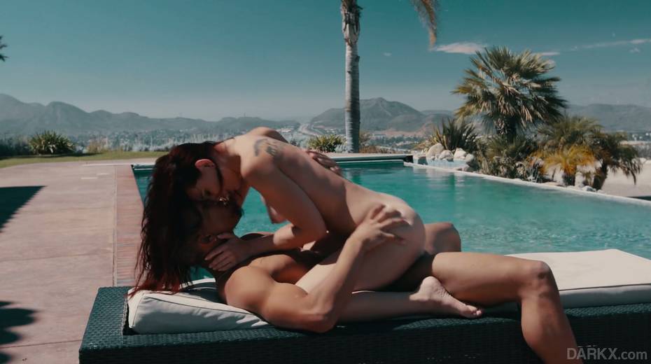 White babe Aidra Fox gives a blowjob under the water and gets fucked by the poolside - 12. pic