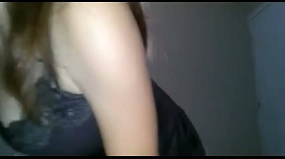 This amateur chick is a blowjob expert and she knows how to suck balls sexily - 3. pic