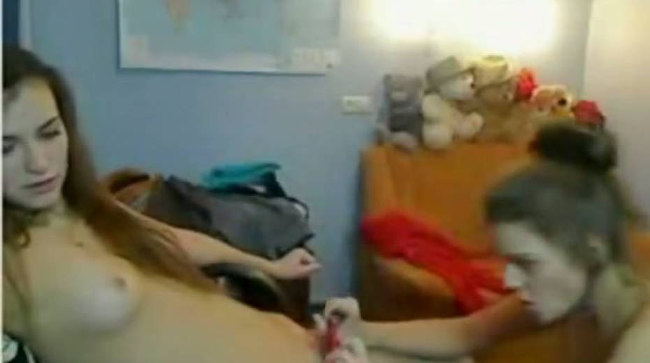 Heart-stopping amateur teens have passionate lesbian sex on webcam - 10. pic