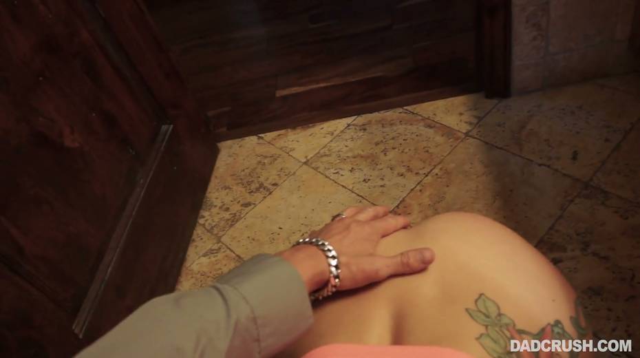 Sweet stepdaughter Mandy Muse gives a yum-yum blowjob to her kinky step daddy - 14. pic