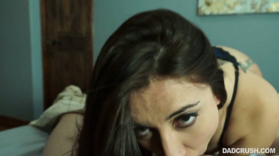 Sweet stepdaughter Mandy Muse gives a yum-yum blowjob to her kinky step daddy - 19. pic