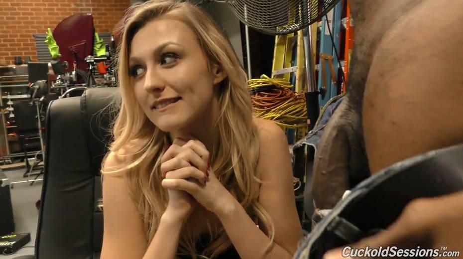 Slutty wife Alexa Grace gets blacked and makes her cuckold BF watch - 4. pic