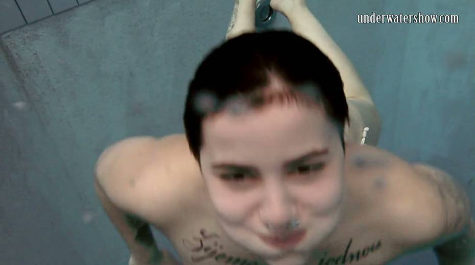 Hottie with a big ass Sara Bombina shows striptease under the water - 4. pic