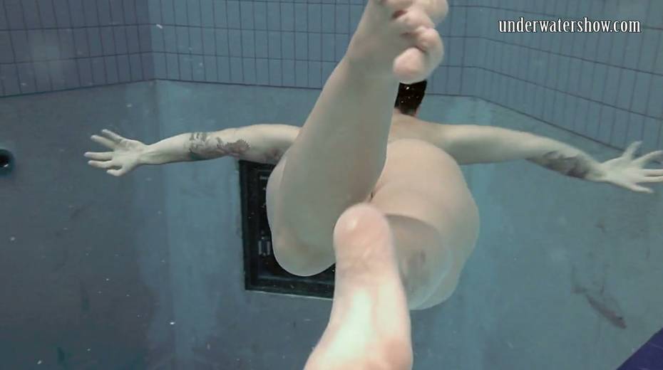 Hottie with a big ass Sara Bombina shows striptease under the water - 17. pic