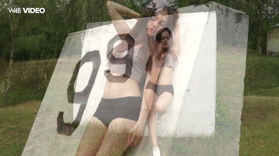 Alluring Ukrainian teen with juicy tits Li Moon is waiting for your erection - 3. pic