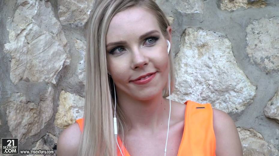 Stunning Czech blonde Florane Russel takes cumshots on her big boobs - 2. pic