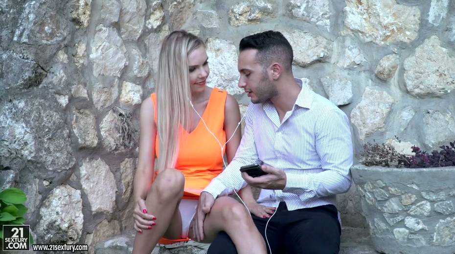 Stunning Czech blonde Florane Russel takes cumshots on her big boobs - 4. pic