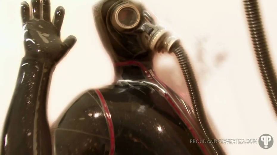 Latex dude fucks two sexy and curvy latex whores - 14. pic