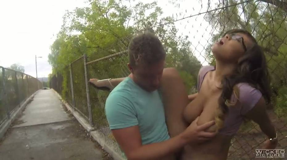 Super busty bitch Cassidy Banks is fucked outdoor by one stranger - 16. pic