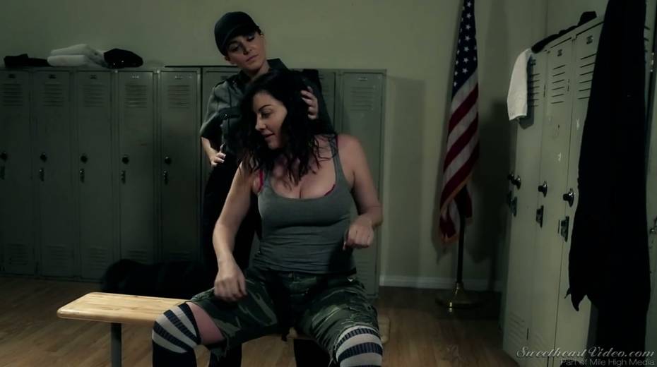 Two crazy police women fuck each other in the locker room - 2. pic