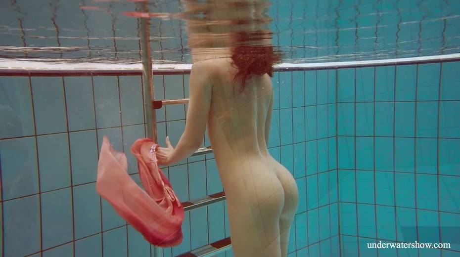 Pretty hot swimming babe Deniska gets naked under the water - 19. pic