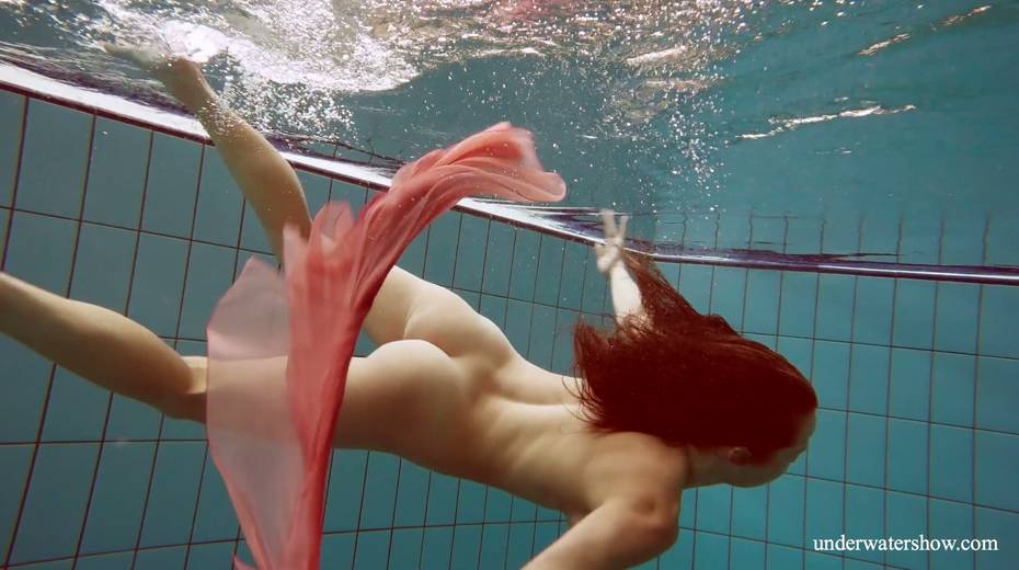 Pretty hot swimming babe Deniska gets naked under the water - 23. pic