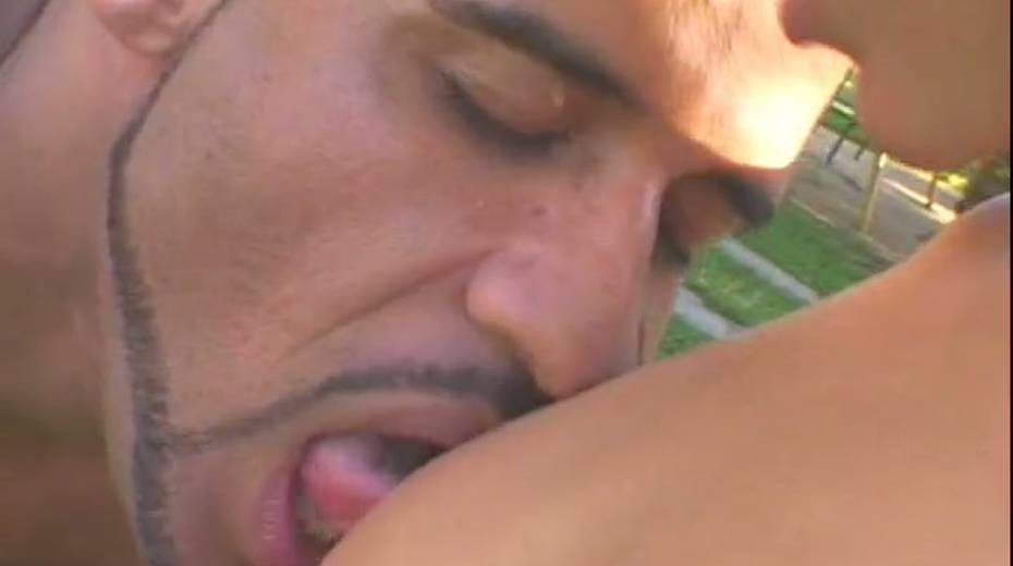 This shapely seductress craves the cocks of well hung dudes - 2. pic