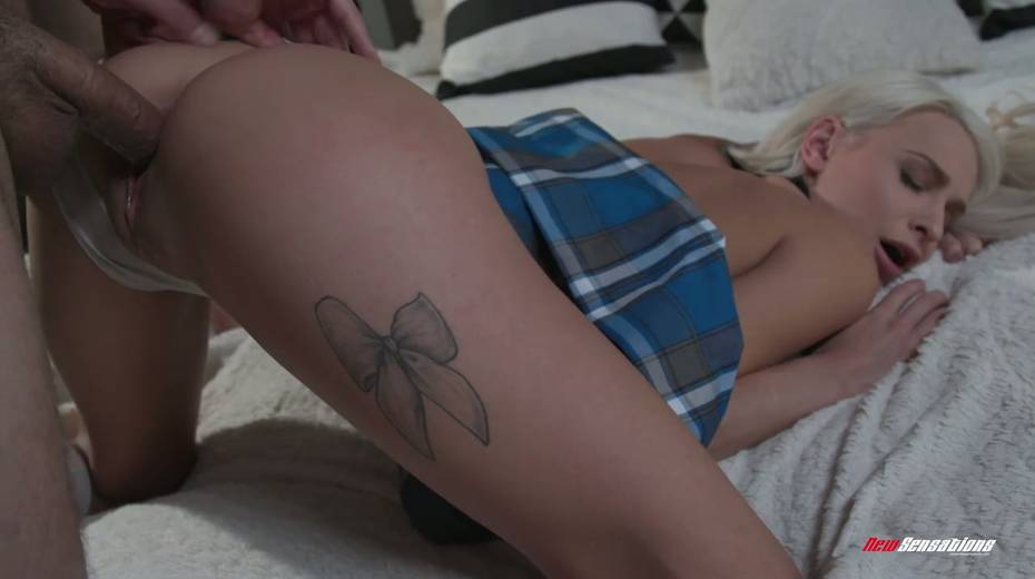 Blond college chick Emma Hix enjoys making love with hot blooded tutor - 9. pic