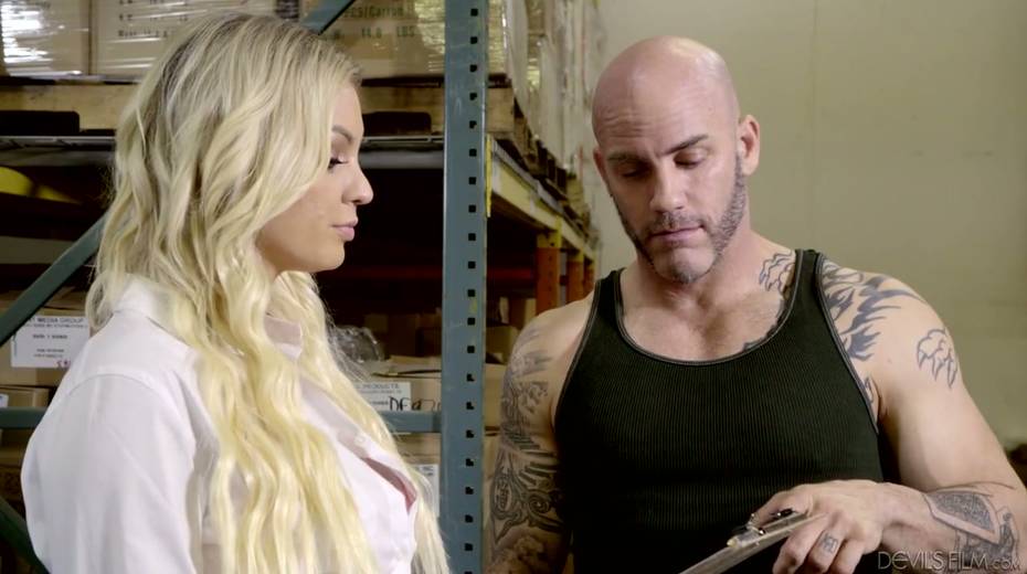Hot blooded bald headed dude fucks mega busty blond bitch Kenzie Taylor - 2. pic