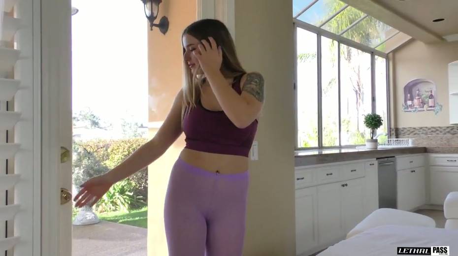 Fitness babe in transparent yoga pants rides a dick like a sex-hungry hoe - 4. pic