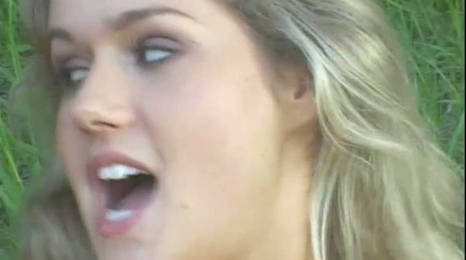 Fucking outdoors can offer relief and this pretty blonde knows about it - 13. pic