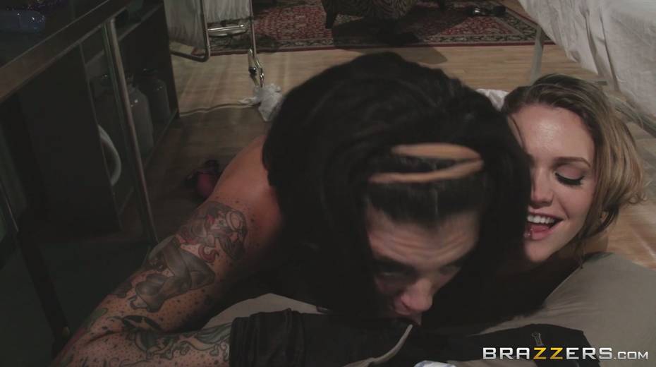 Inked sexpot Bonnie Rotten sits on Mia Malkova's face and demands oral sex - 14. pic