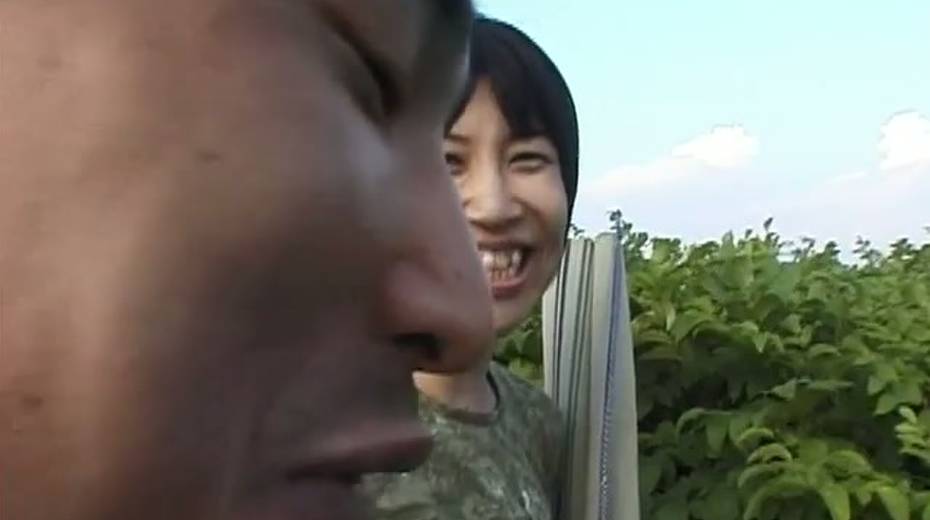 Skinny Japanese girl gets kinky with her BF right in the field by the road - 8. pic