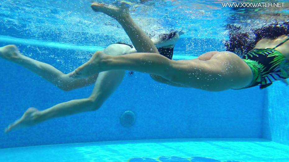 Two topless swimming babes Diana Rius and Sheril Blossom show tricks under the water - 5. pic