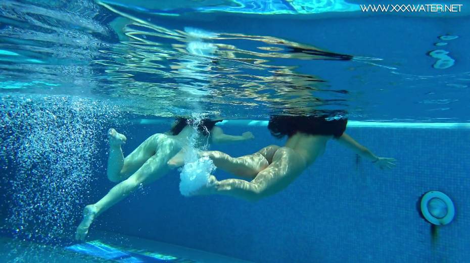 Two topless swimming babes Diana Rius and Sheril Blossom show tricks under the water - 15. pic