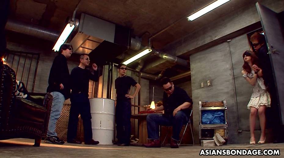 Several kinky dudes are shaving pussy of tied up Japanese chick Karin Yazawa - 3. pic