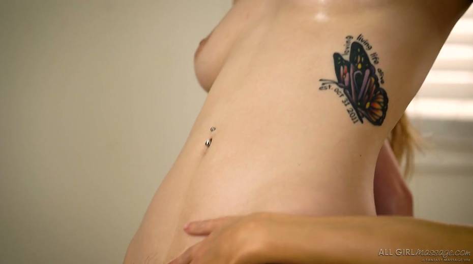 Oversexed babe Samantha Hayes enjoys eating juicy muff - 13. pic