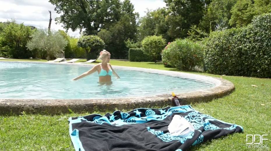 Leggy blond cutie in sexy blue bikini shows off her hot body outdoors - 5. pic