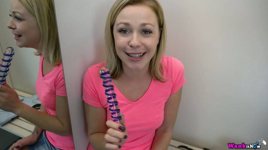Filthy chick Lucy Lauren gets naked and enjoys testing her new sex toy - 6. pic