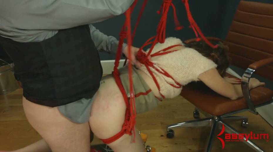 Kinky dude dildo fucks and bangs anal hole of one tied up girl with juicy ass - 3. pic