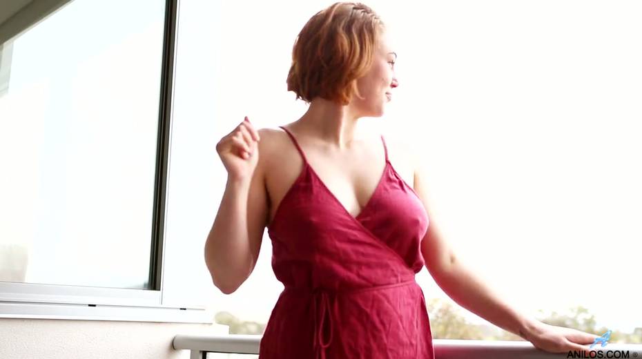 Desperate housewife Molly Broad is dildo fucking her insatiable wet twat - 2. pic
