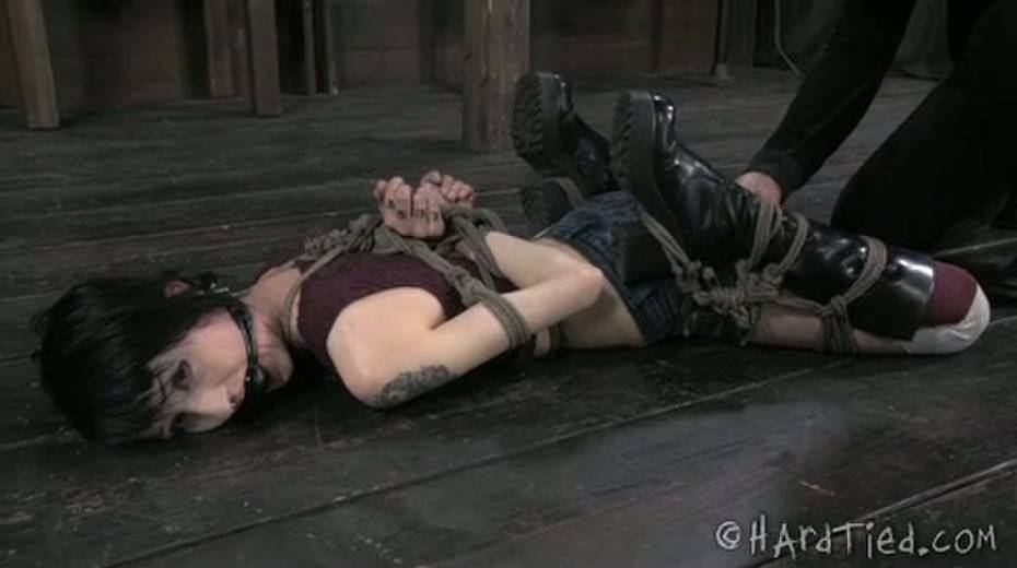 Bondage tattooed whore gets punished on the cold floor - 6. pic