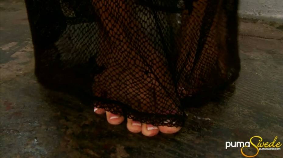 Busty blonde MILF shows beautiful tender soles closeup - 6. pic