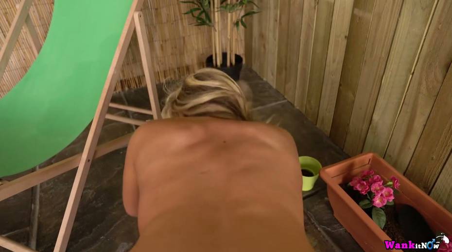 Big bottomed and big tittied milf Kellie OBrian gives her head in hot pov clip - 19. pic