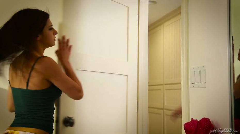 Luscious stepdaughter Leah Gotti seduces her bald headed tattooed step daddy - 3. pic
