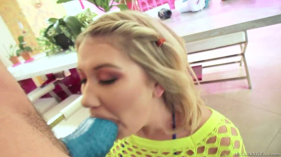 Slutty blonde Zelda Morrison is fucked in her crazy butt hole - 8. pic
