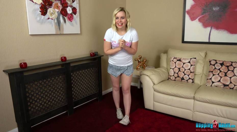Blond chick Anna Belle shows hot striptease for the fist time - 2. pic