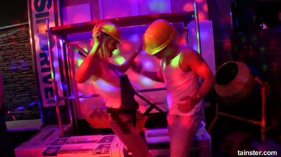 Crazy bitches gets their pussies and mouths fucked at the Tainster party - 2. pic