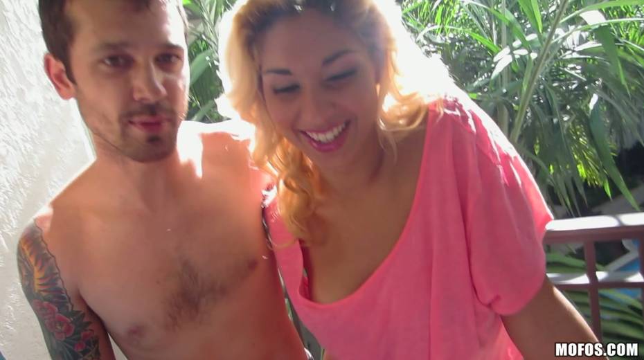 Awesome and extremely beautiful Gisele Mona sucks the dick. - 4. pic