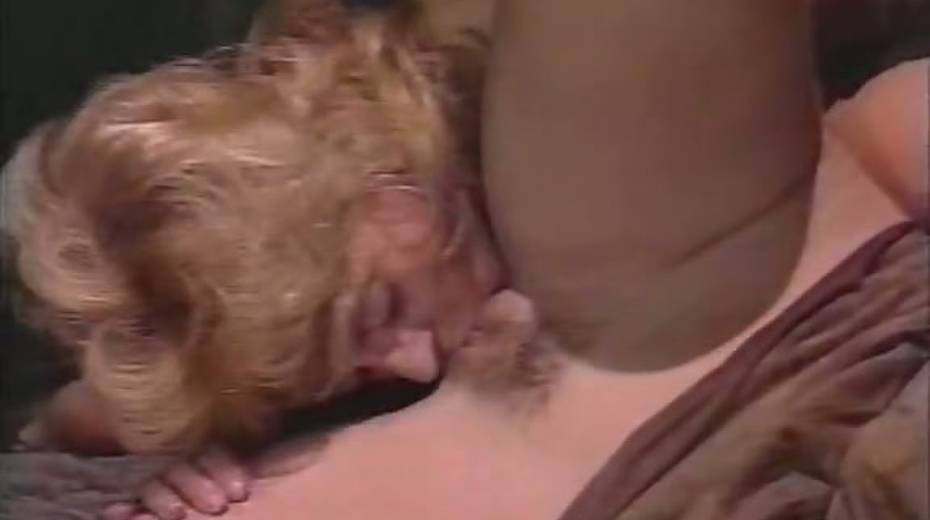 Vintage slut Barbara gets her pussy slammed doggy style - 11. pic