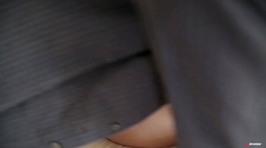 Petite bodied Roxanne Rae fucks middle-aged dude in a hotel room - 5. pic