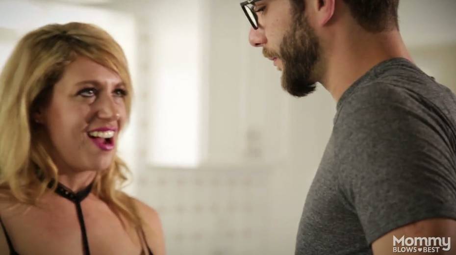 Spoiled stepsister Stevie Lix gives a blowjob to her stepbrother - 2. pic