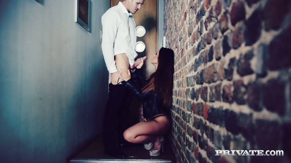 Fucking hot smoking bitch Hannah Shaw gives her head and gets rammed in the shower - 3. pic