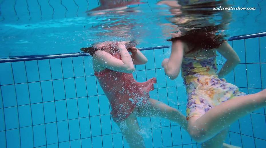 Sizzling swimming babe Liza Bubarek strips under the water - 3. pic